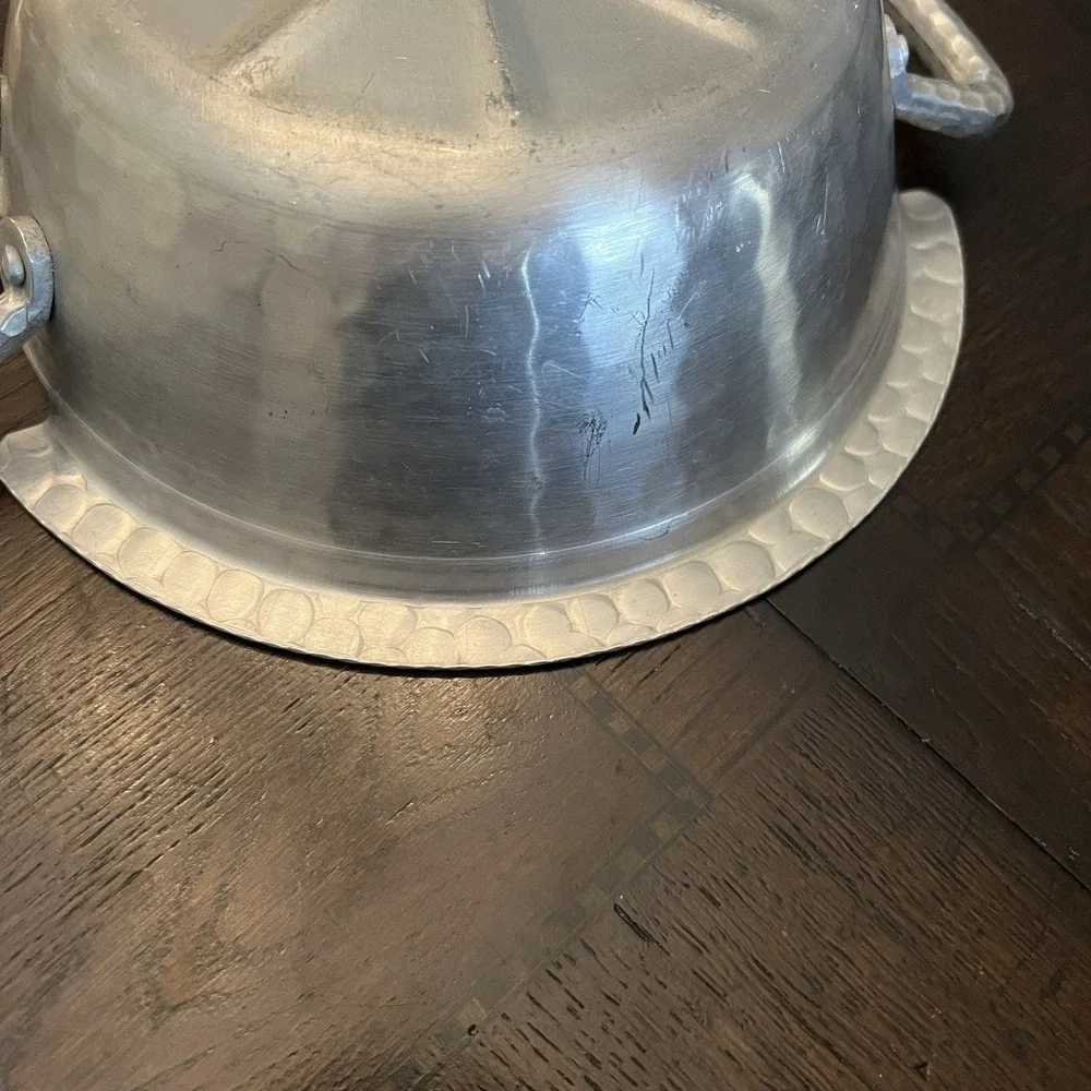 Vintage Everlast Hammered Aluminum Floral Lidded Casserole Dish — 11